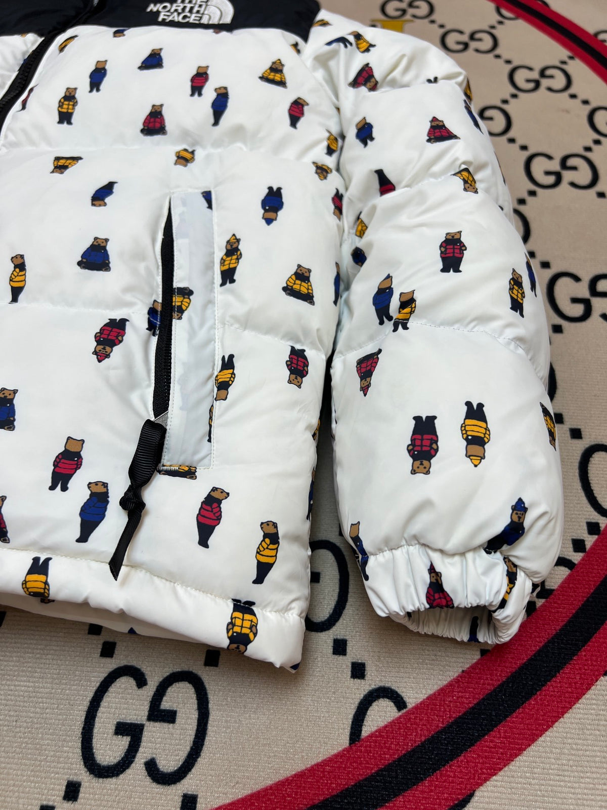 The North Face 1996 Retro Nuptse Kids Down Jacket – White Bear Print